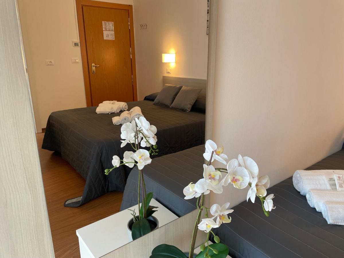 Hotel Augustus 米兰马瑞提那 外观 照片